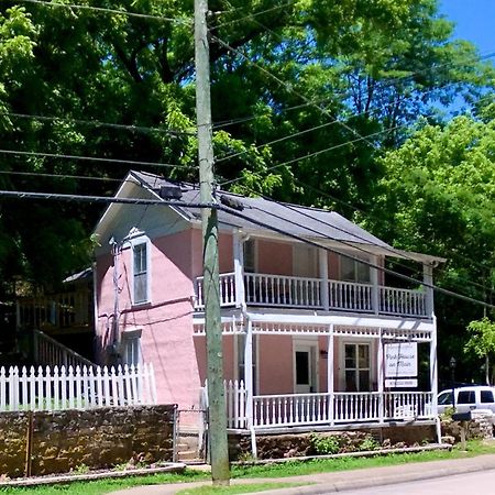 The Pink House On Main - Lower Eureka Springs Esterno foto